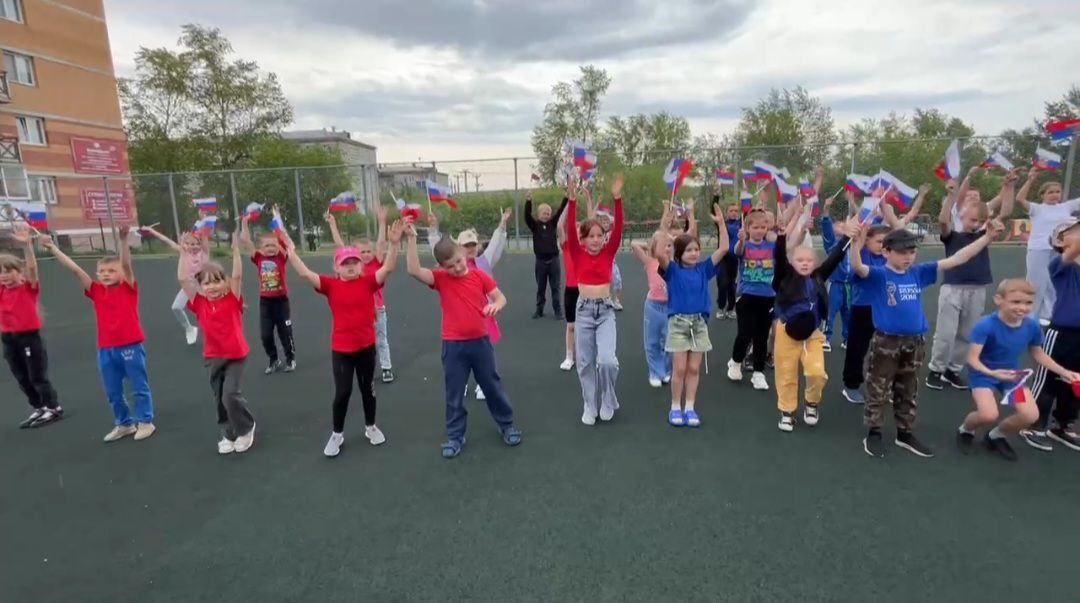 “Россия, мы твои дети!”.