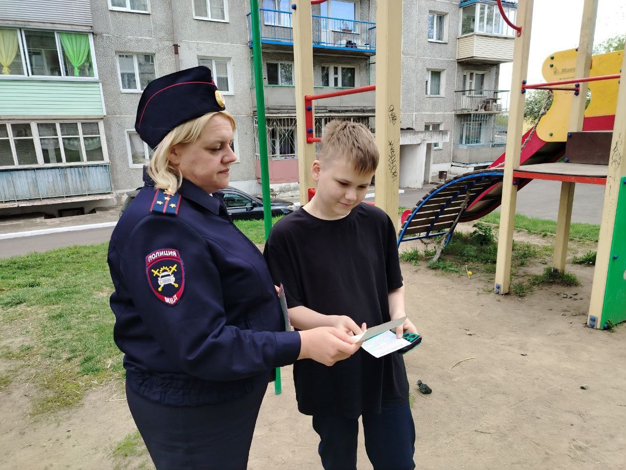 Автоинспекторы и отряд ЮИД провели акцию «Летние каникулы».